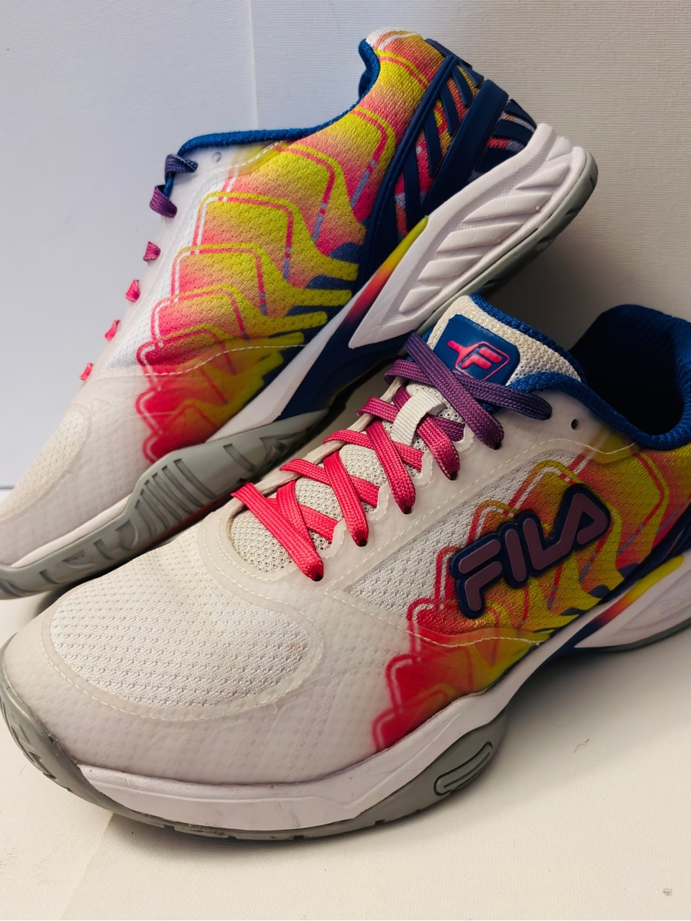 FILA Women's Volley Court shoes size 9 white and pink energized